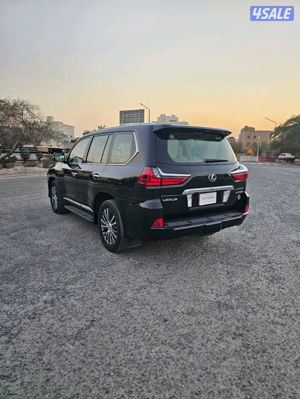 Lexus LX5705