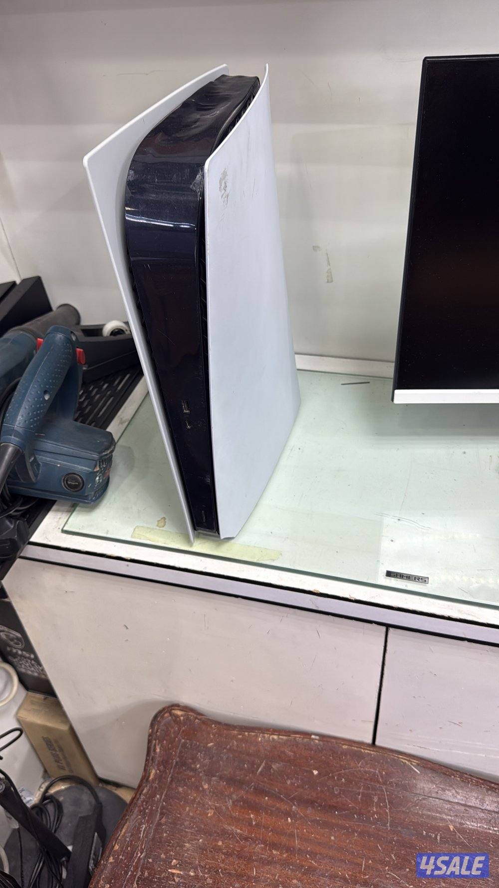 نبيع سوني فايف وسوني فور في حاله ممتازه ولدينا خدمه توصيل وحياكم الله0