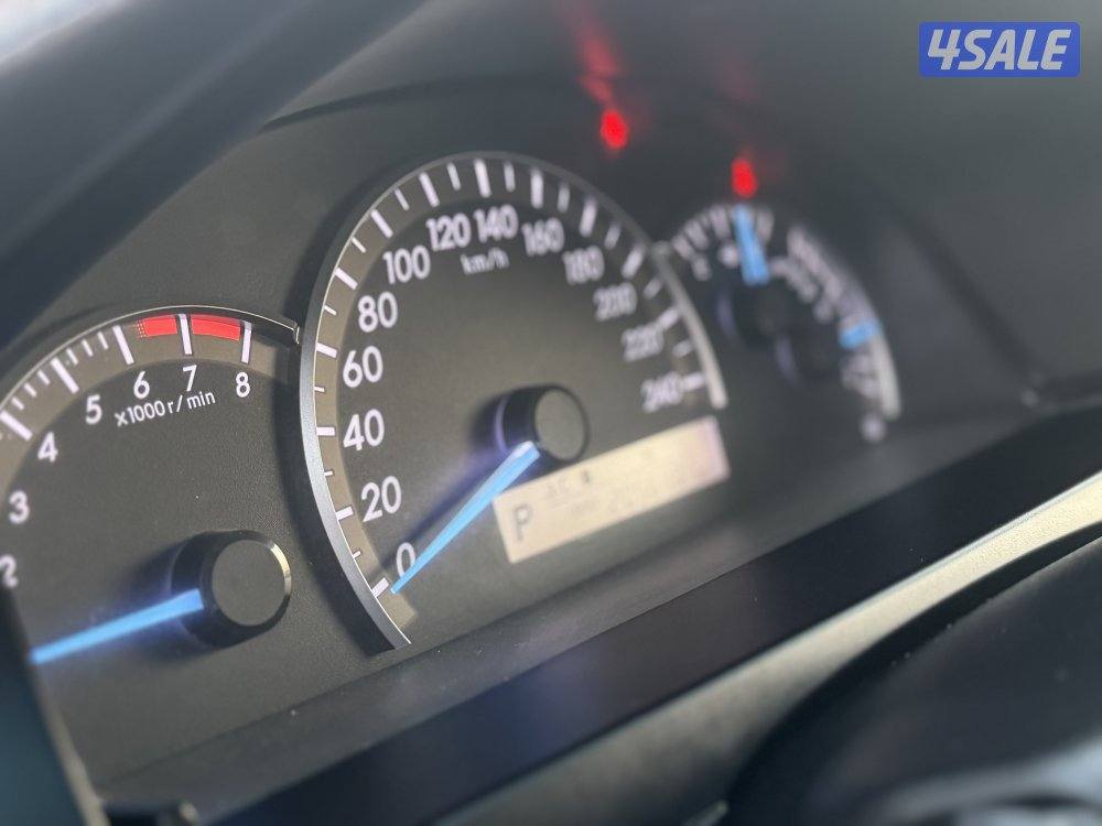 تويوتا كامري GLX موديل 2012 بحاله ممتازه جدا13