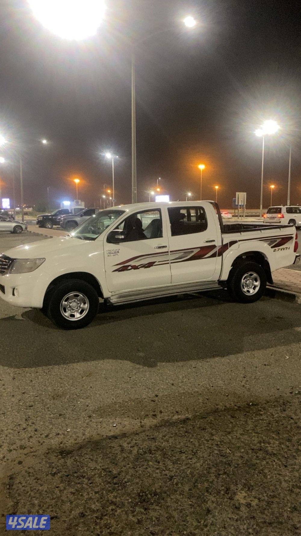 للبيع وانيت هايلكس 2012 قير عادي دبل قير0