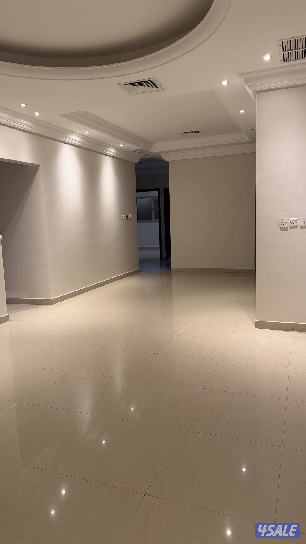 للايجار شقة في عبدالله المبارك الدور الأول2