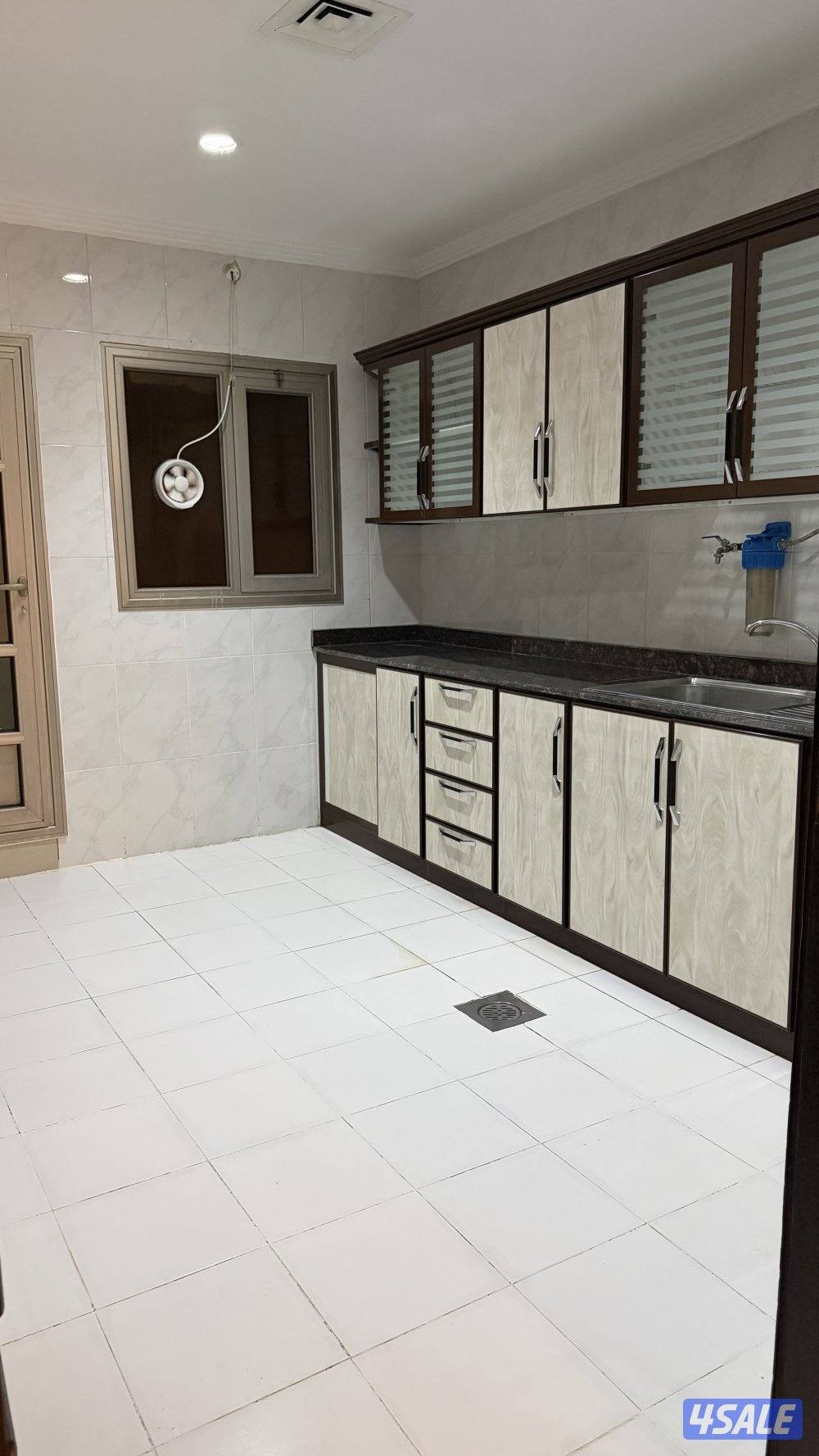 للايجار شقة في عبدالله المبارك الدور الأول9