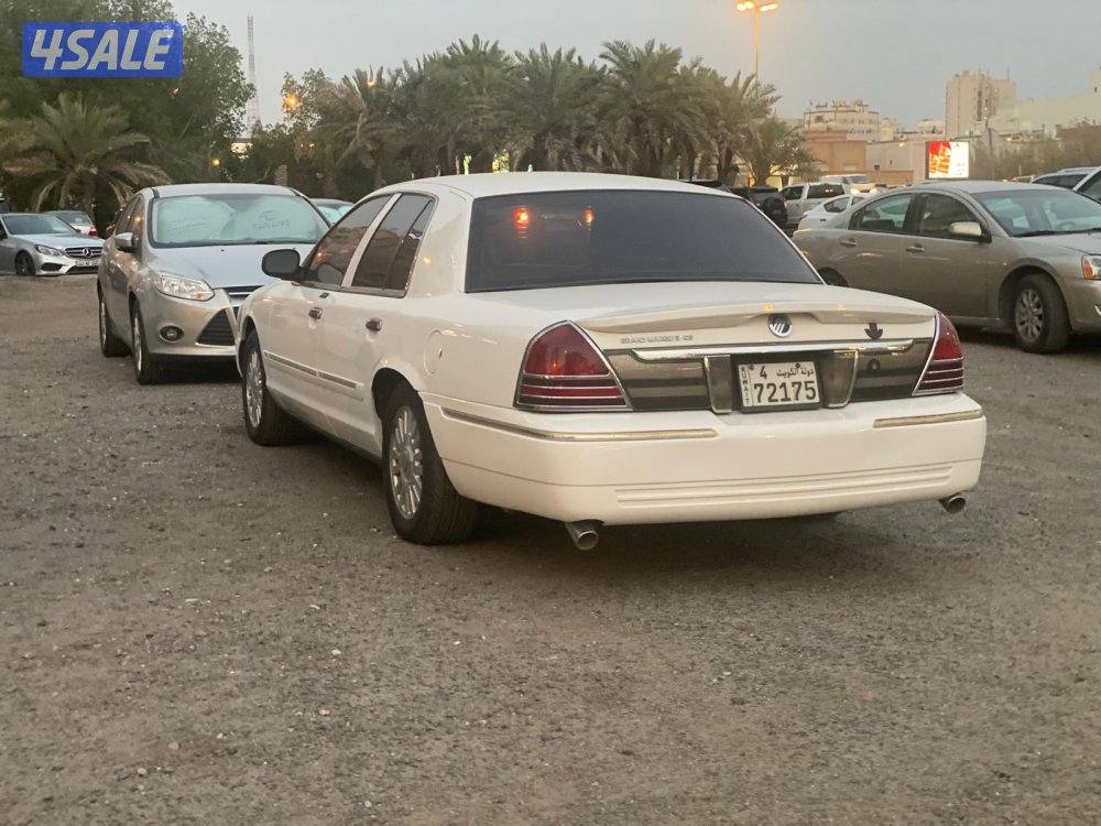 للبيع فورد ( جراند ماركيز ) وممكن مع البدل3