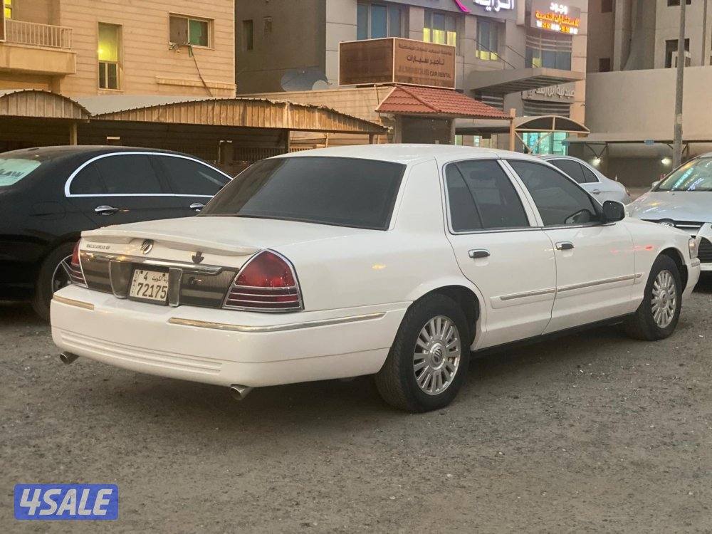 للبيع فورد ( جراند ماركيز ) وممكن مع البدل4