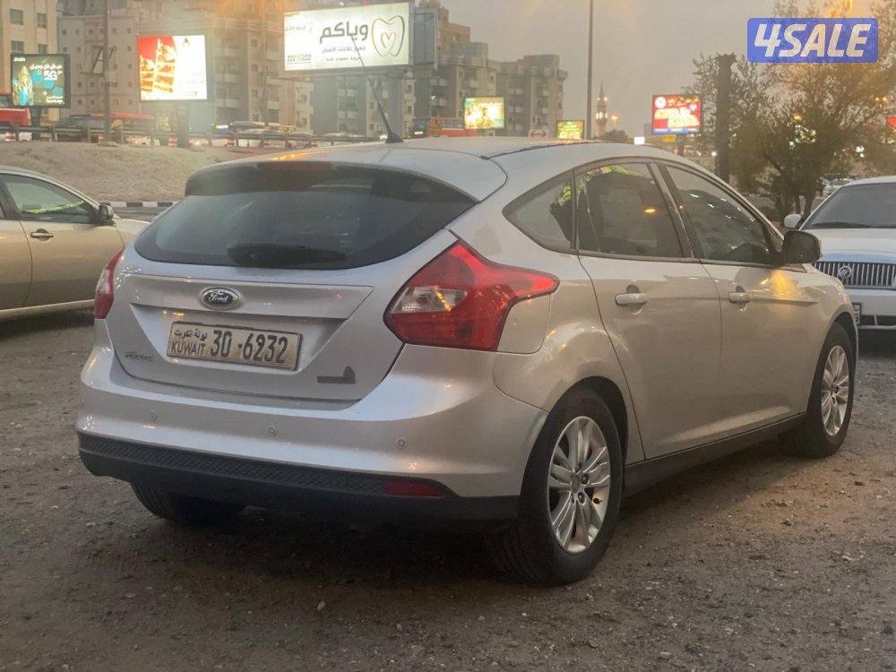 للبيع فورد فوكس / وممكن مع البدل4