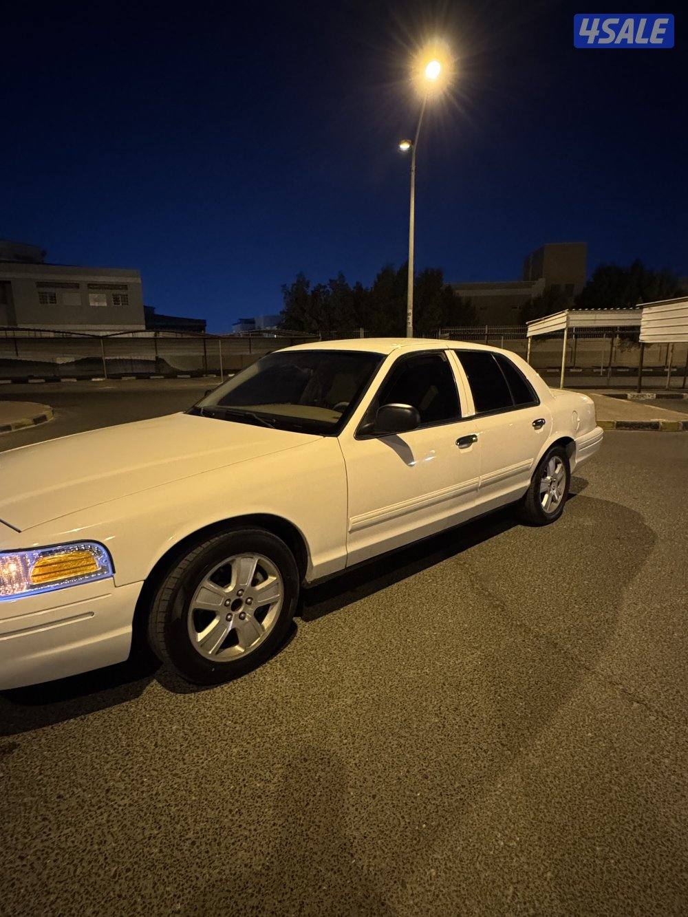 فورد كراون فكتوريا بحالة ممتازة1