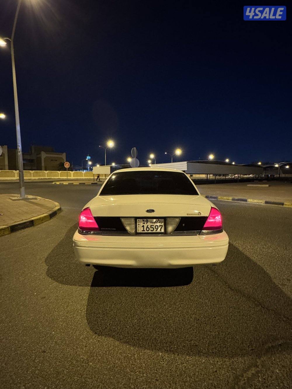 فورد كراون فكتوريا بحالة ممتازة3