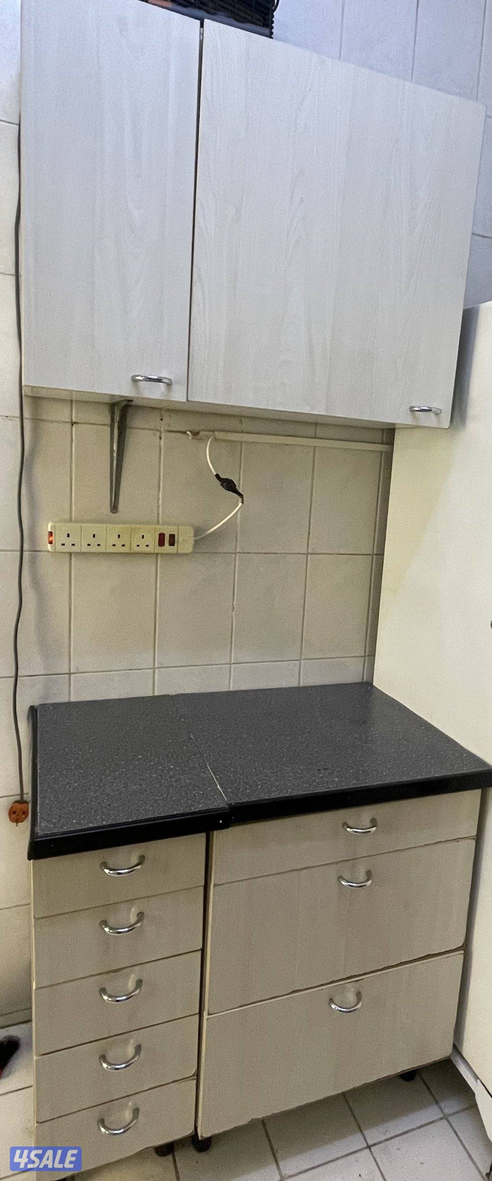 للبيع خزائن مطبخ وحوض غسيل أطباق0