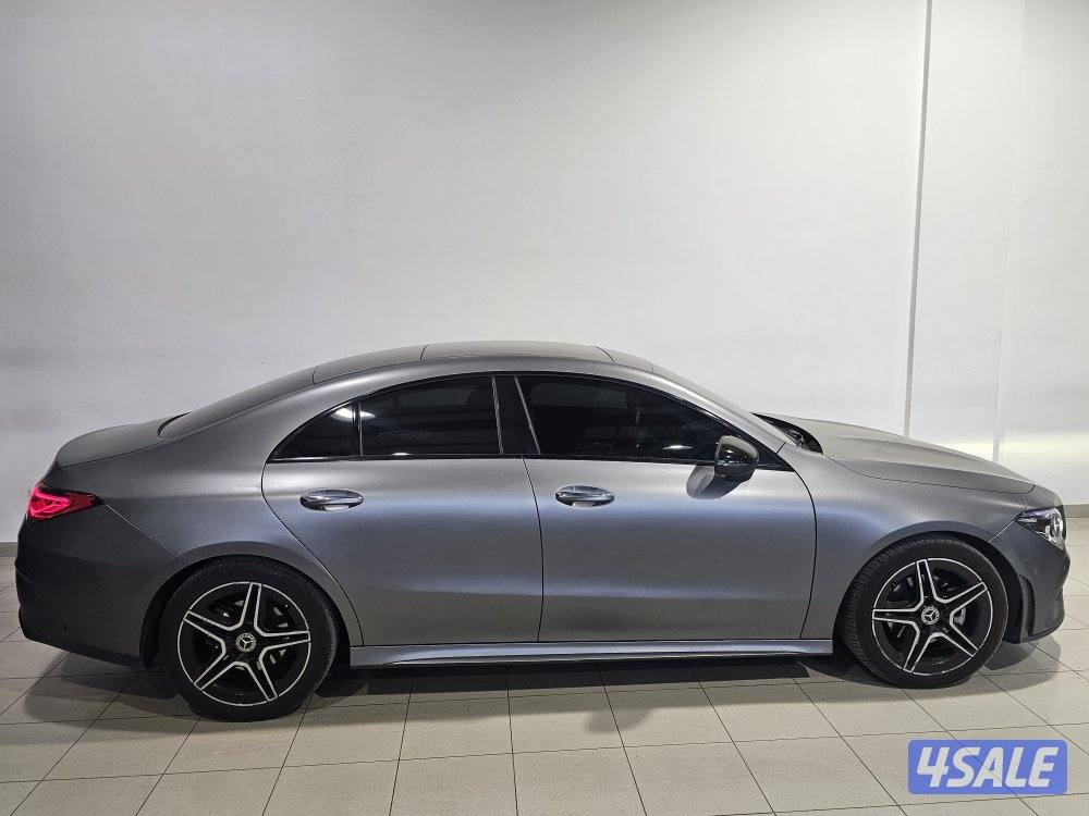 Mercedes-Benz CLA 200 Premium0