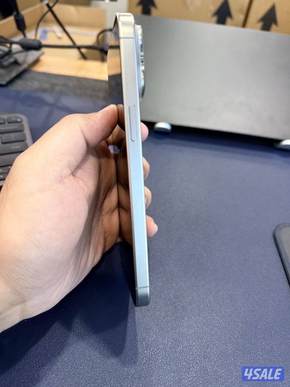 iPhone 15 pro max Natural Titanium 512GB. Battery health 91%. Clean3