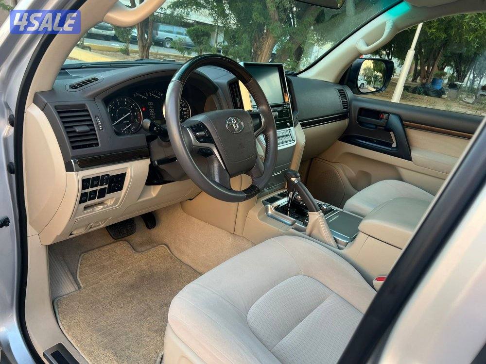 لاندكروزر موديل 2020 6 سلندر ماشي 119 فقط4