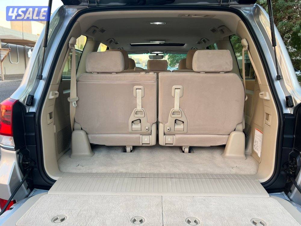 لاندكروزر موديل 2020 6 سلندر ماشي 119 فقط6