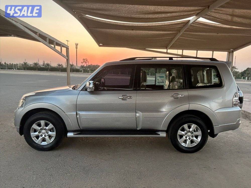 باجيرو فئة GLS الفل / موديل 2019 / شرط الفحص / صبغ الوكالة3