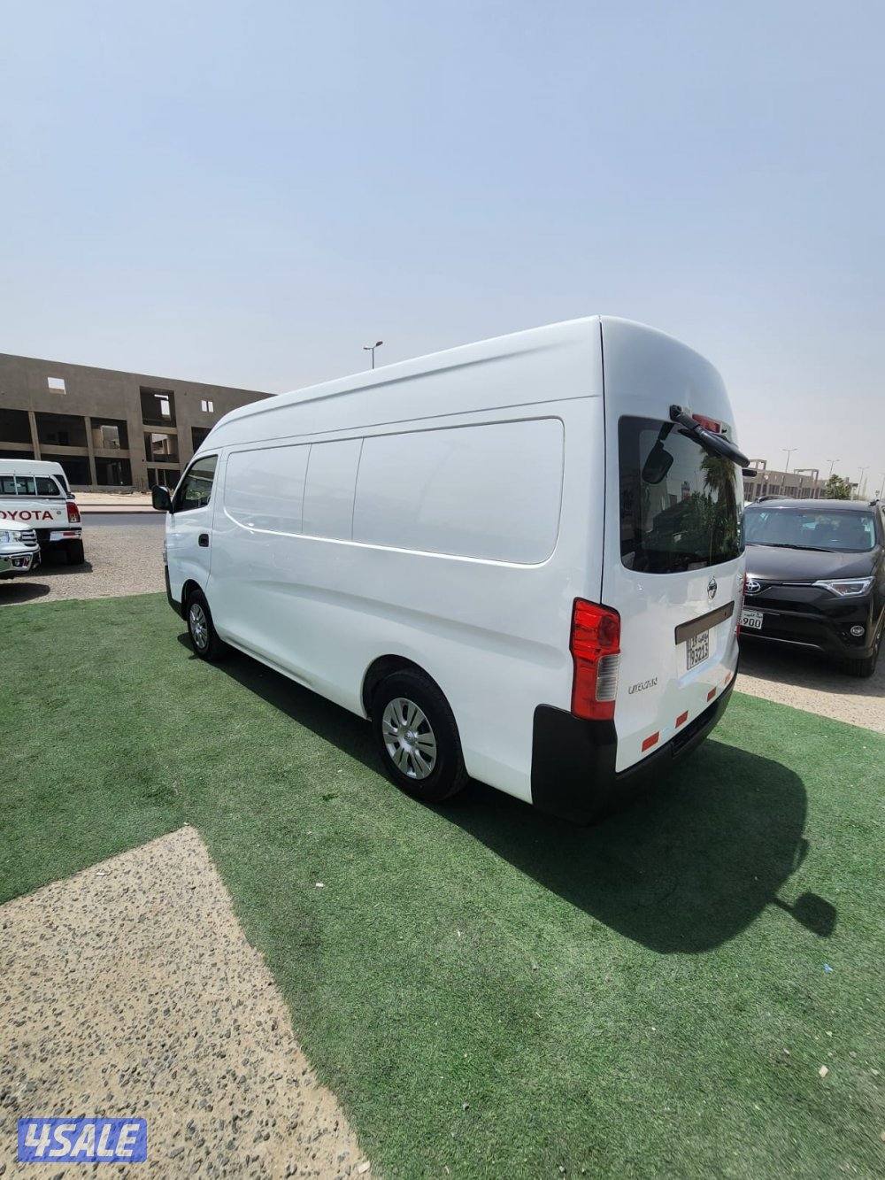 نيسان ارفان سقف عالي2