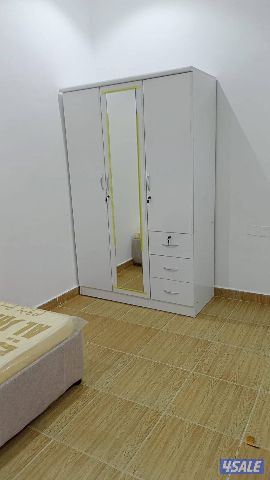 سراير وكبتات جديد ٢ باب ارفف وعلاق ب٤٥ دينار3