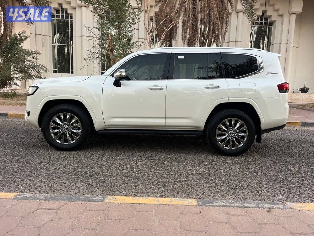 لاندكروز موديل ٢٠٢٢ماشي ٦٢ الف VX بحاله نظيفه بصمه شاشه ثلاجه1