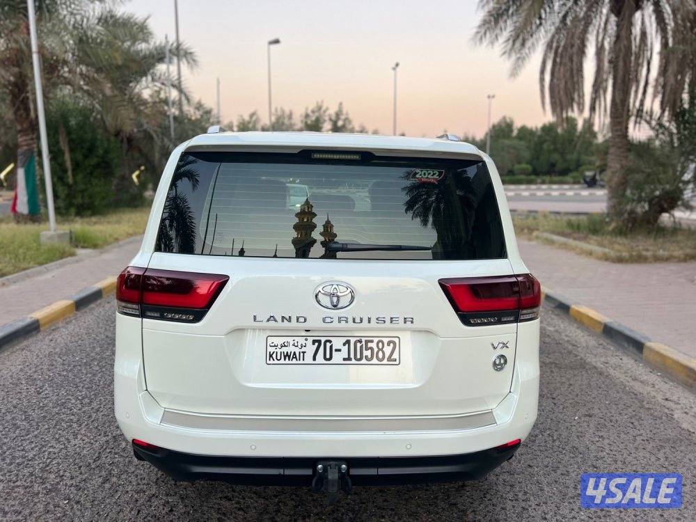 لاندكروز موديل ٢٠٢٢ماشي ٦٢ الف VX بحاله نظيفه بصمه شاشه ثلاجه2