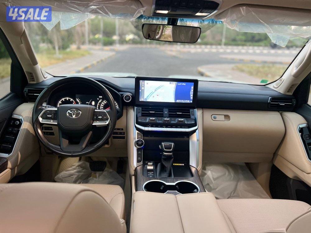 لاندكروز موديل ٢٠٢٢ماشي ٦٢ الف VX بحاله نظيفه بصمه شاشه ثلاجه7