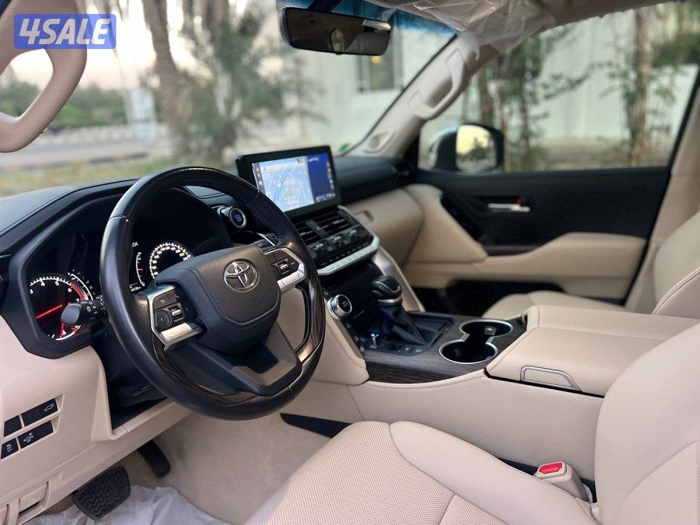 لاندكروز موديل ٢٠٢٢ماشي ٦٢ الف VX بحاله نظيفه بصمه شاشه ثلاجه9