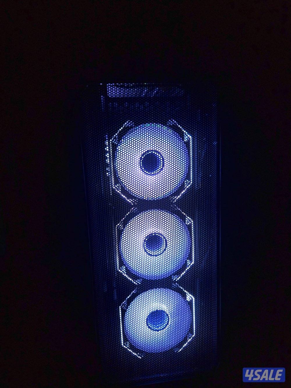 للبيع بيسي قيمنق يشغل فورت و قراند حياه الواقعيه و دراسه3