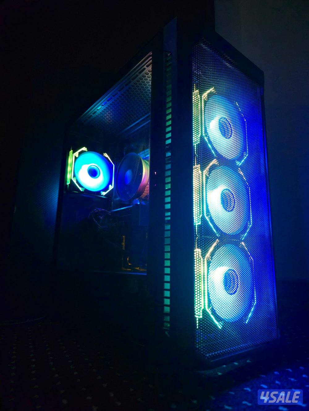 للبيع بيسي قيمنق يشغل فورت و قراند حياه الواقعيه و دراسه7