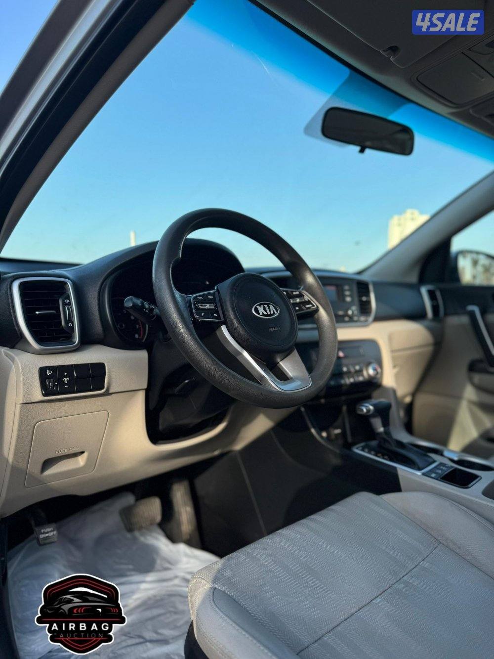 للبيع كيا سبورتاج موديل 2021
4 سلندر 
ماكينه 2400cc
عداد 127 الف7