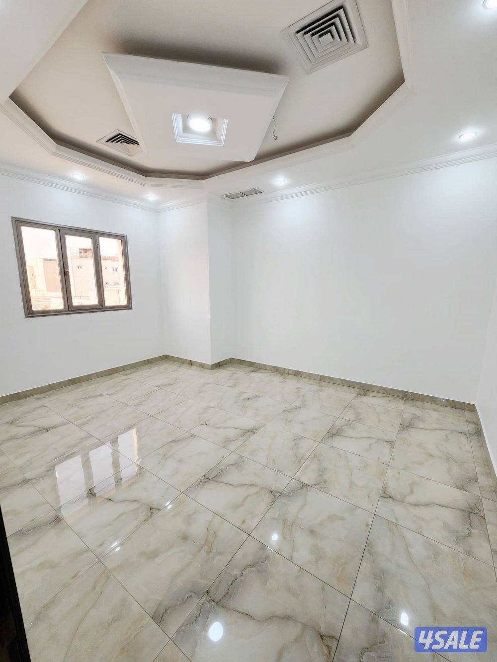 بسعر ممتاز للايجار شقة اربع غرف كبار في العمرية مقابل الخدمات وساحة7