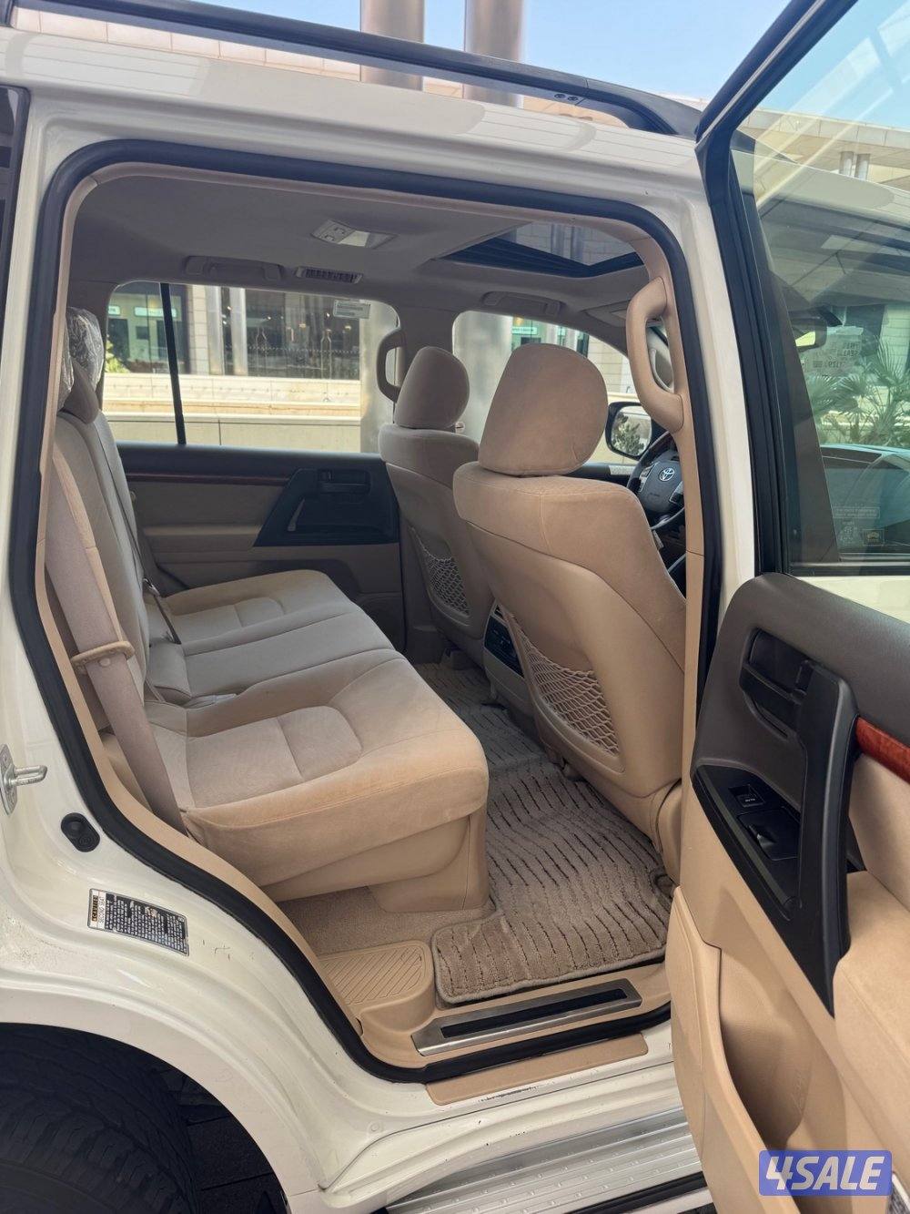 لاندكروزر GXR v6 الساير.8