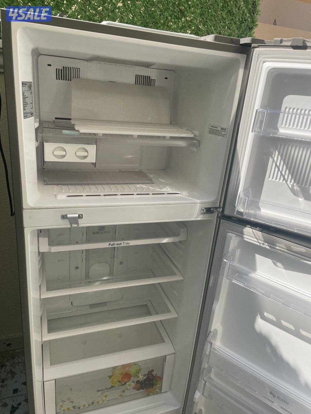 ثلاجة LG نظيفة كالجديدة1