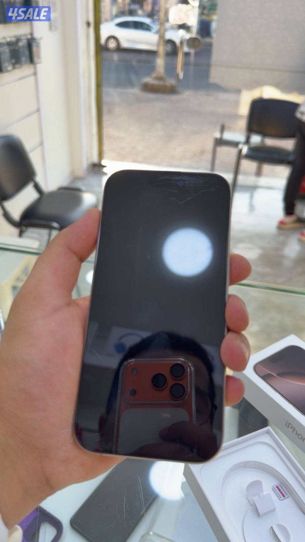 ١٦ برو بطاريه ٩٣ نضيف يوجده به خدوش خفيفه وليس كسر خدش بسيط1