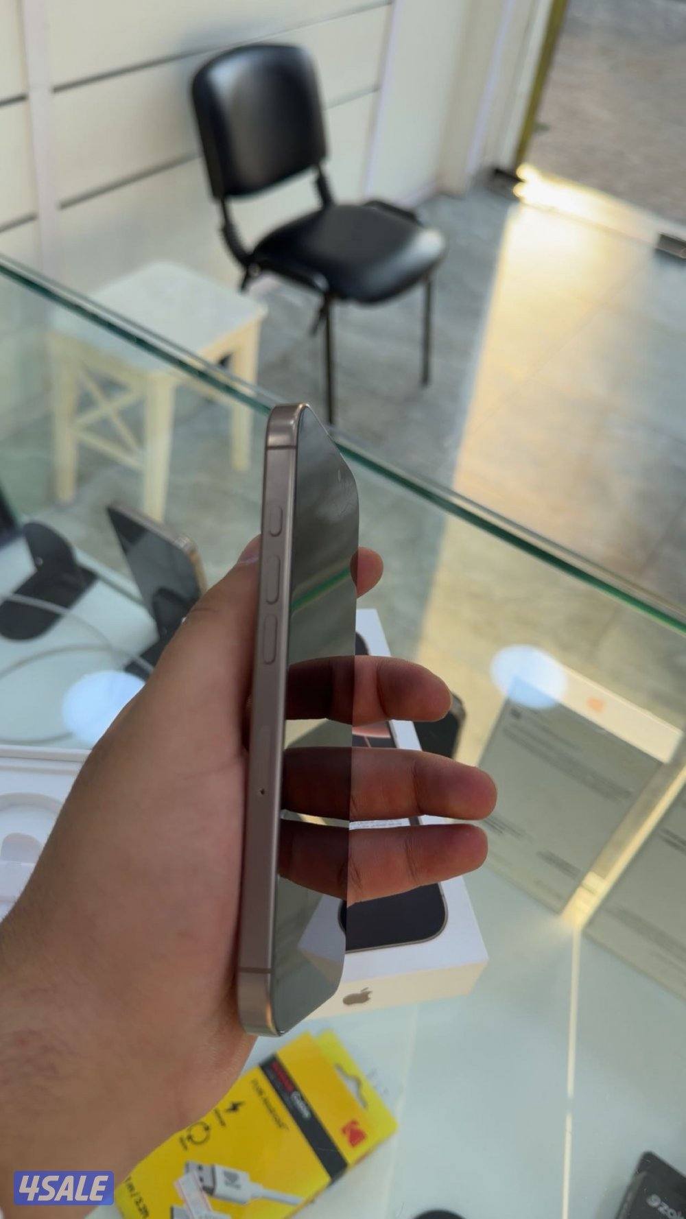 ١٦ برو بطاريه ٩٣ نضيف يوجده به خدوش خفيفه وليس كسر خدش بسيط2