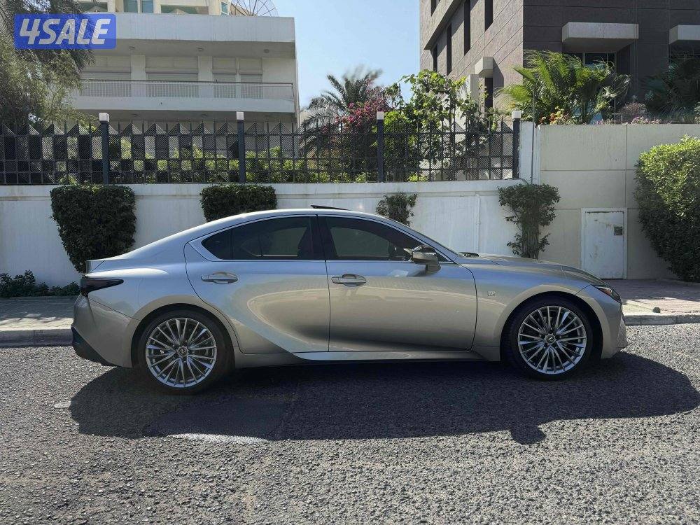 لكزس IS 300 موديل 2023 عداد 34 الدرجة الأولى صبغ وكالة لكجري لاين6