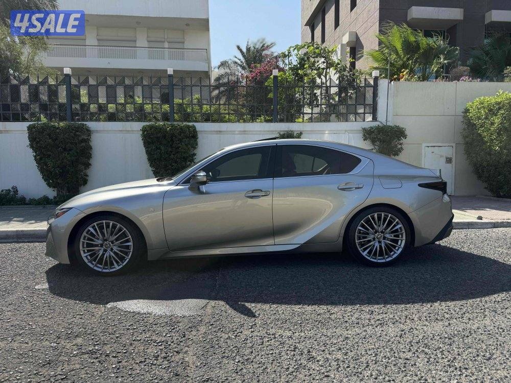 لكزس IS 300 موديل 2023 عداد 34 الدرجة الأولى صبغ وكالة لكجري لاين5