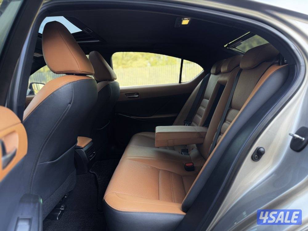 لكزس IS 300 موديل 2023 عداد 34 الدرجة الأولى صبغ وكالة لكجري لاين12