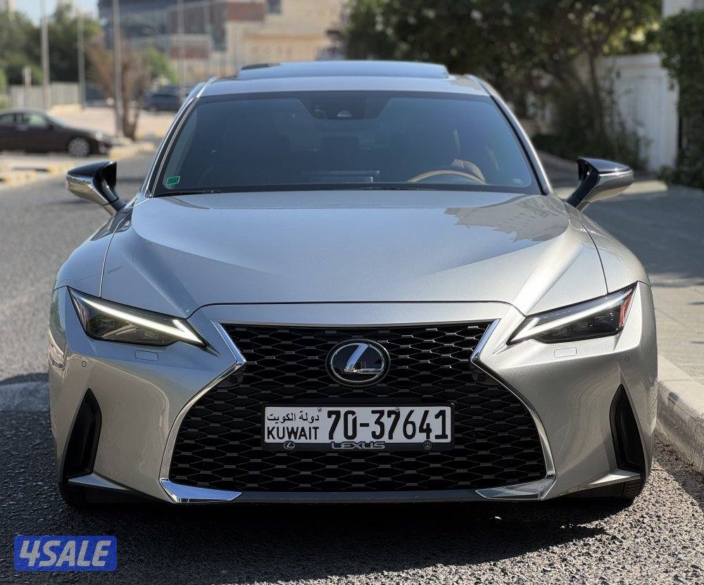 لكزس IS 300 موديل 2023 عداد 34 الدرجة الأولى صبغ وكالة لكجري لاين1