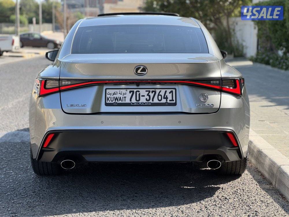 لكزس IS 300 موديل 2023 عداد 34 الدرجة الأولى صبغ وكالة لكجري لاين7