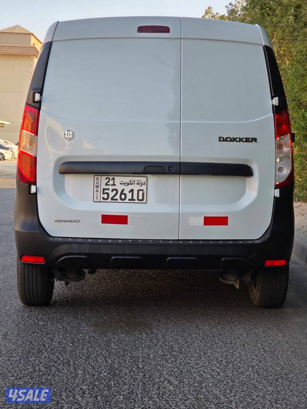 للبيع رينو دوكر 20223