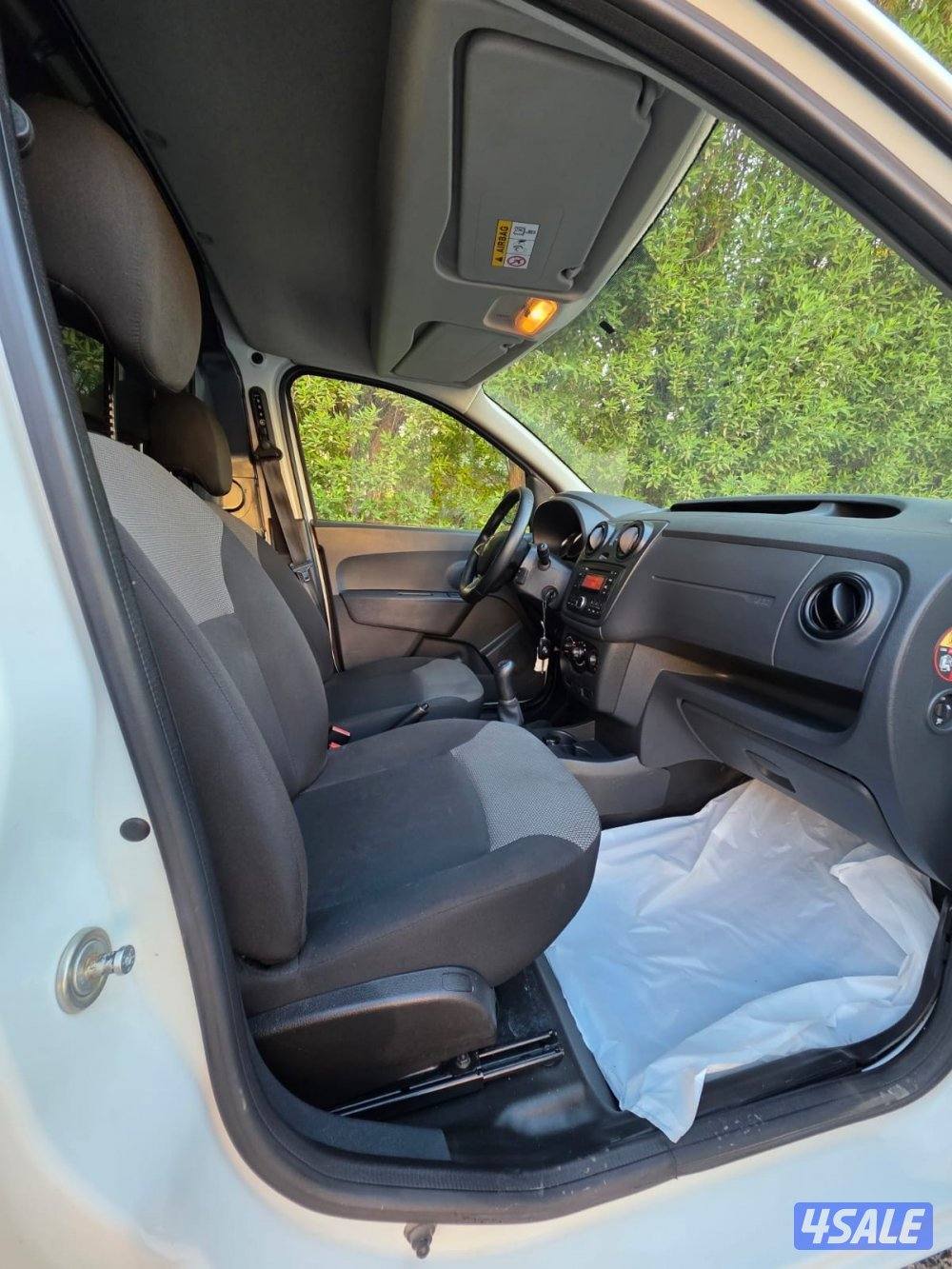 للبيع رينو دوكر 20225