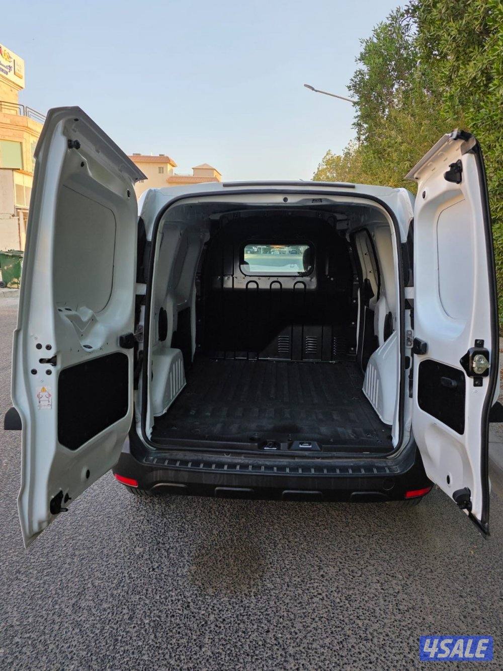 للبيع رينو دوكر 20226