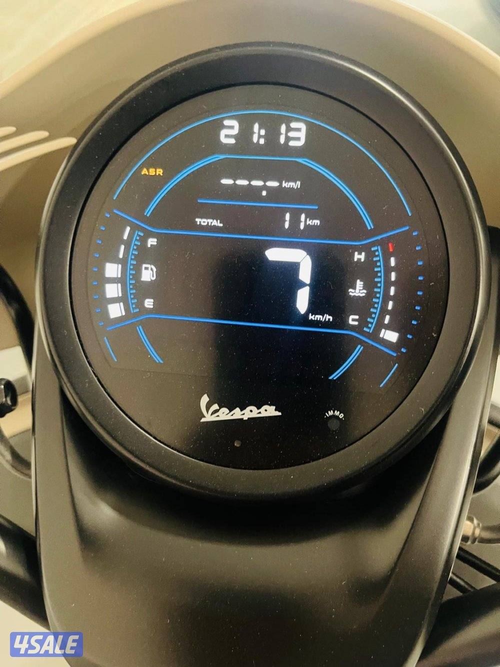 فيسبا GTV300 موديل 2024 اصفار4