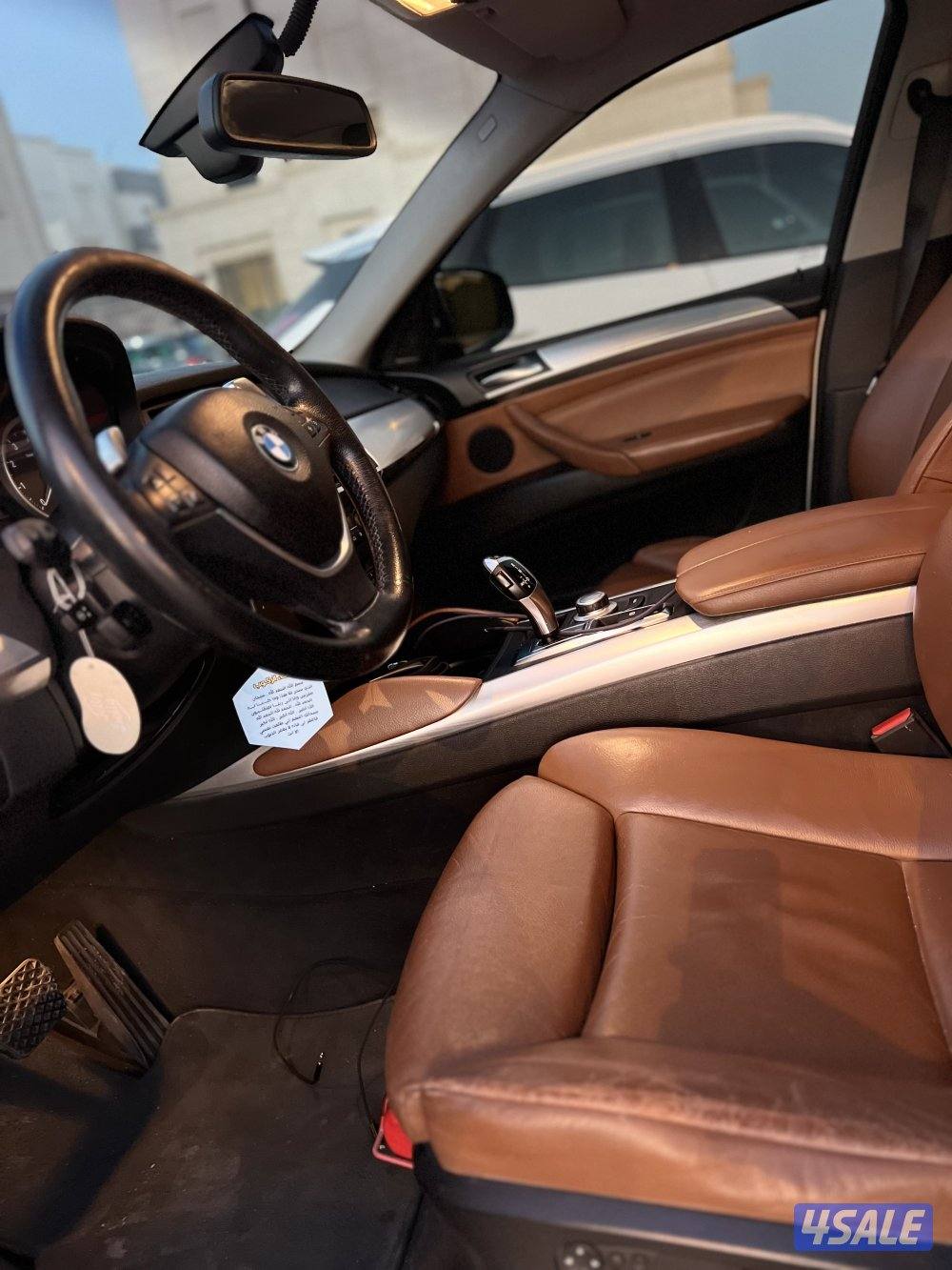 للبيع BMW X6 موديل 2009 أبيض من داخل تان صبغ الوكاله3