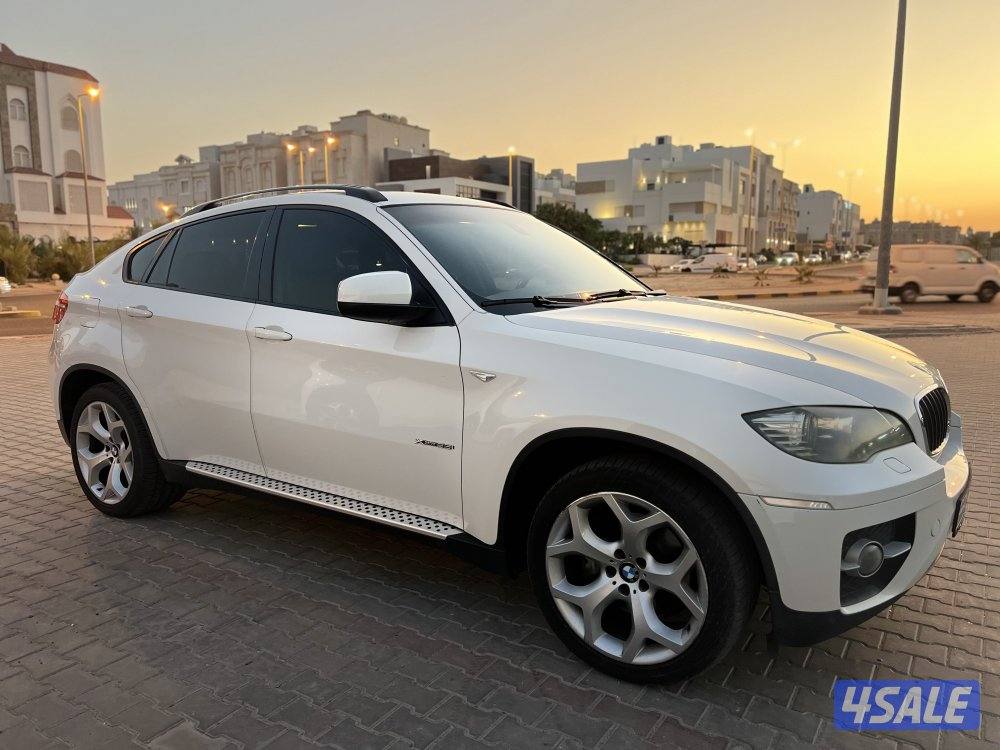 للبيع BMW X6 موديل 2009 أبيض من داخل تان صبغ الوكاله4