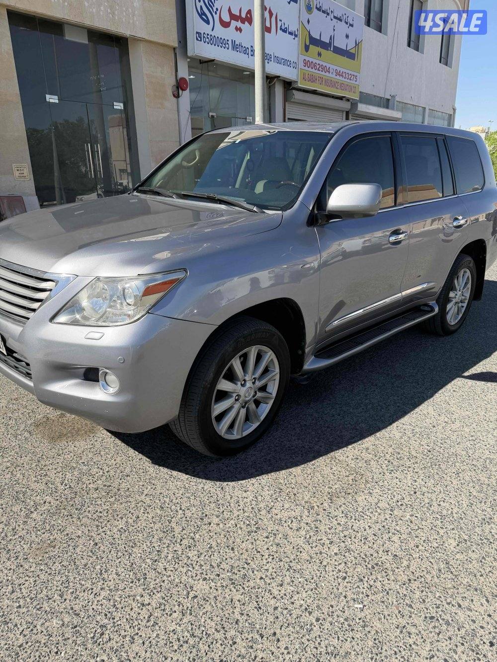 للبيع جيب لكزس موديل 20090