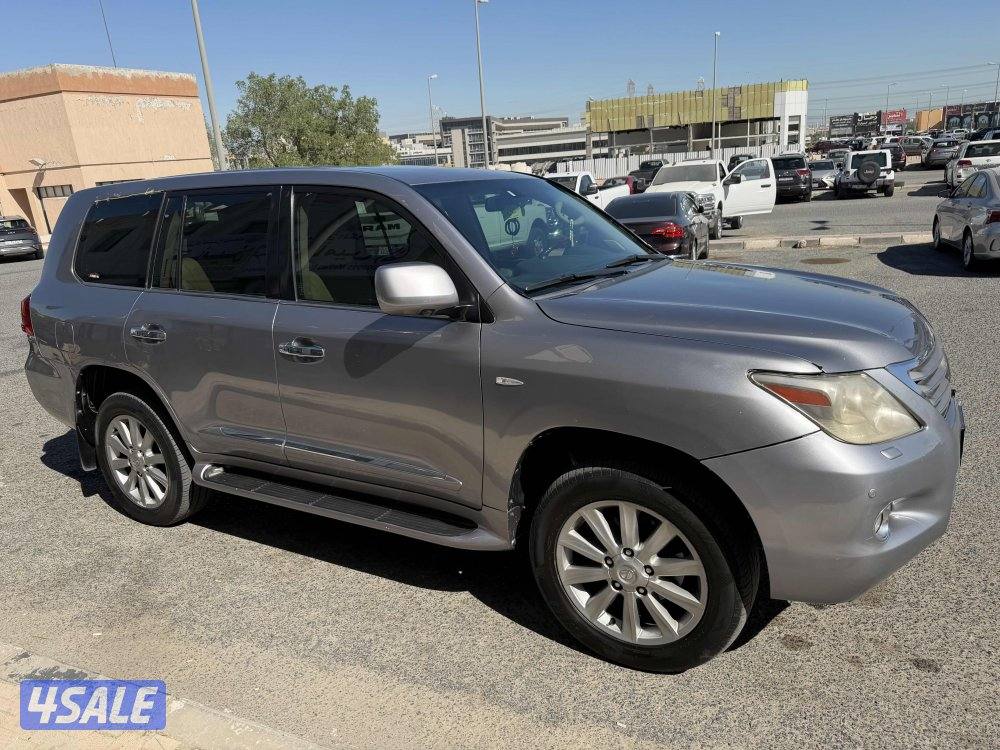 للبيع جيب لكزس موديل 20091