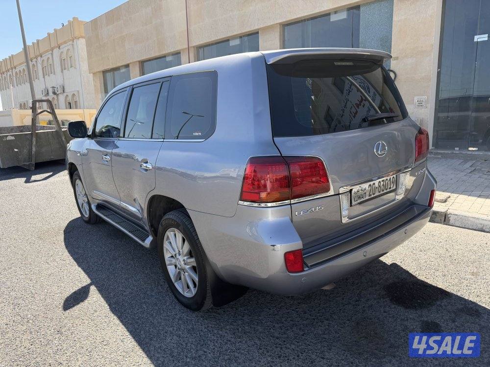 للبيع جيب لكزس موديل 20095