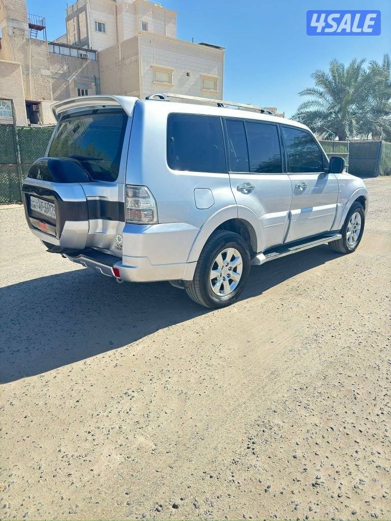 باجيرو 2017  ماشي 250  الف  شرط الفحص0