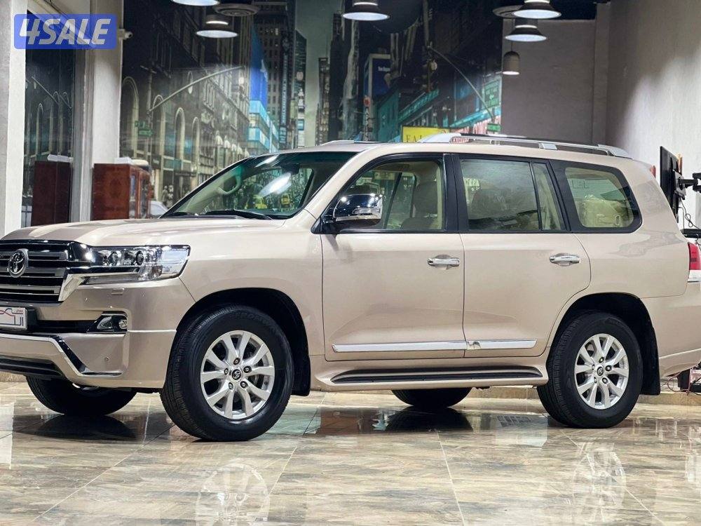 لاندكروزر GX.R جلد زوايد موديل 2017 ماشي 107 صبغ الوكالة بحالة نادرة0