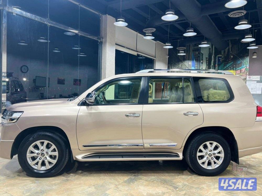 لاندكروزر GX.R جلد زوايد موديل 2017 ماشي 107 صبغ الوكالة بحالة نادرة1