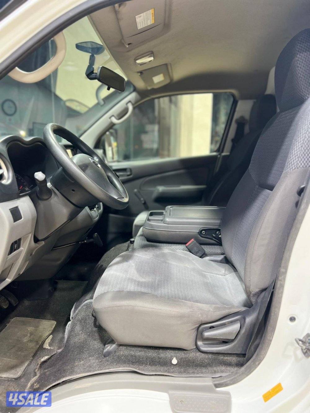 باص مقفل نيسان اورفان قير عادي موديل 2020 ماشي 58 الف بحالة ممتازة6