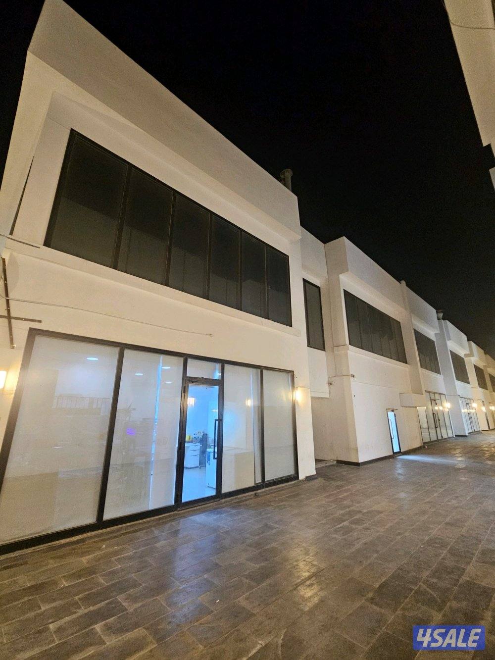 محل وطابق في شارع الكهرباء في أسواق القرين بناية جديدة0